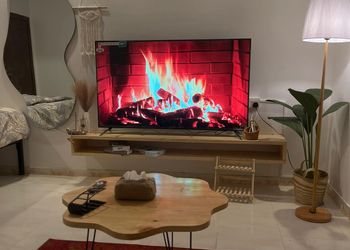 استديو بأثاث مريح وبسيط