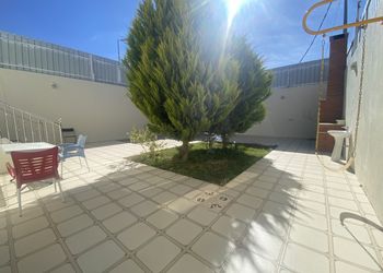 استراحة بمسطح اخضر ومجلس