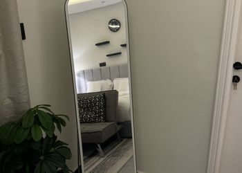 استديو بسرير ماستر وجلسة جانبية