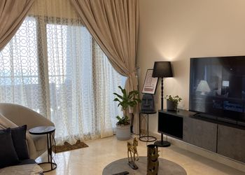 شقة ببلكونة بإطلالة بحرية ساحرة 