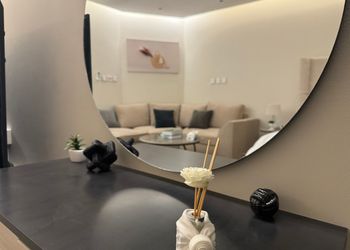 استديو بأثاث مريح وبسيط 