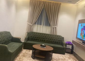 شقة بغرفة معيشة وغرفة نوم 