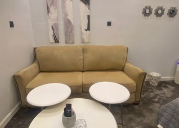 استديو بجلسة جانبية ودخول ذاتي 