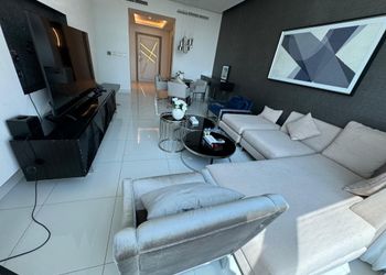 شقة بتصميم فاخر وإطلالة مميزة