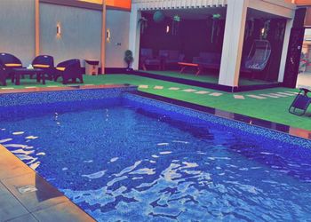 شاليه بمسبح والعاب اطفال 