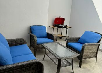 شقة بدخول ذاتي وصالة أنيقة 