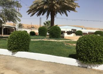 مزرعه بجلسات خارجيه وبيت شعر 