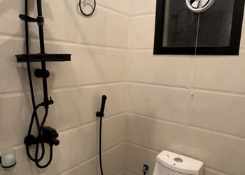 استديو بأثاث مريح وبسيط 