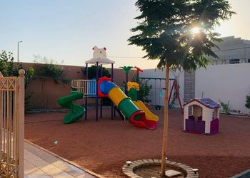 استراحة بألعاب أطفال ومجالس