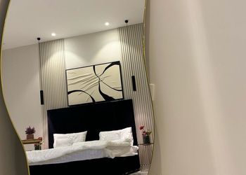 استديو بسرير ماستر وأثاث مريح 