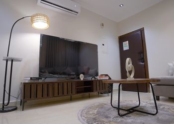 شقة بغرفة معيشة وغرفة نوم 