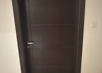 استديو بسرير ماستر وجلسة مريحة 