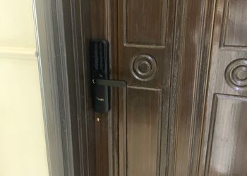 شقة بغرفة معيشة وغرفتين نوم 