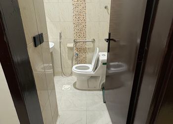 استديو بسرير مريح وتصميم هادئ 