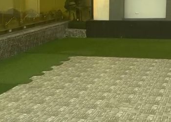 شاليه بجلسة خارجية ومسبح 