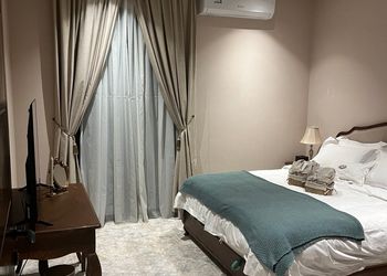شقة بصالة مريحة ودخول ذاتي 