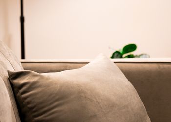 شقة بغرفة معيشة وغرفتين نوم 