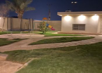 شاليه بألعاب أطفال ومسبح