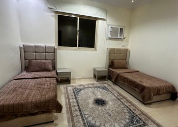شقة بغرفتين نوم وغرفة جلوس 