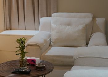 استديو بسرير ماستر وجلسة جانبية 
