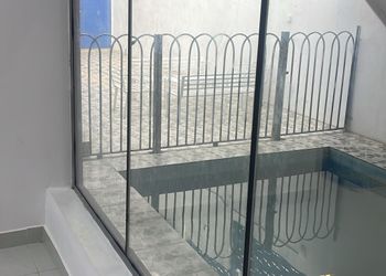 شاليه بجلسة خارجية وغرفة نوم 