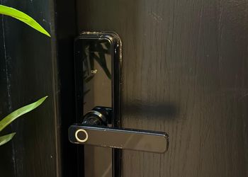 شقة بغرفة معيشة وغرفتين نوم 