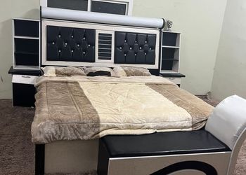 مزرعة بمجلس وفناء خارجي 