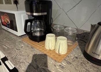 شقة بصالة أنيقة ودخول ذاتي