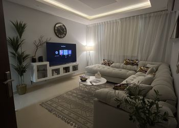 شقة بصالة انيقة وغرفة نوم