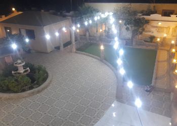 استراحة بألعاب أطفال ومسبح