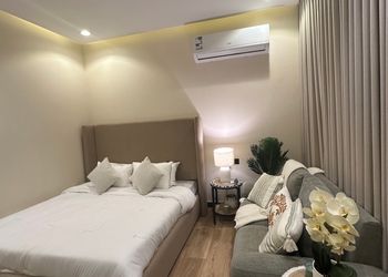 استديو بسرير ماستر وجلسة جانبية