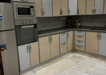 شقة بغرفة معيشة وغرفتين نوم 