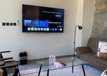 استديو بألوان مريحة وأثاث راقي