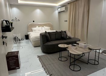 استديو بسرير ماستر وجلسة 