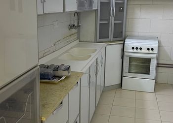 شقة بغرفة جلوس وغرفتين نوم 