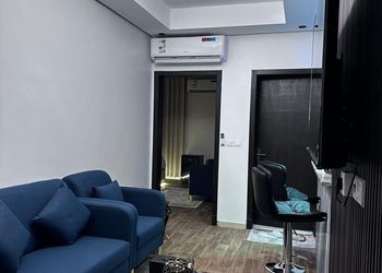 شقة بصالة أنيقة ودخول ذاتي
