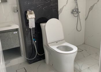 شاليه بمسطح اخضر وجلسة خارجية 