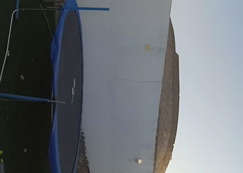 استراحة بمسطح اخضروجلسة خارجية 