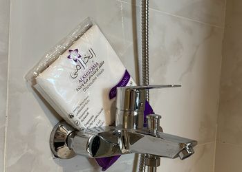 شقة بغرفة معيشة وغرفة نوم 