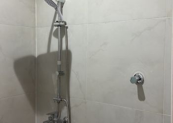 غرفة بسرير فردي