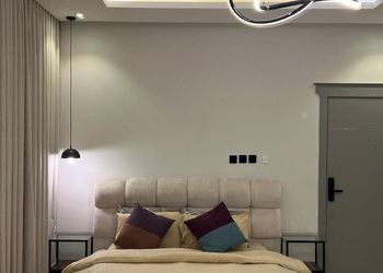 استديو بأثاث مريح وبسيط 