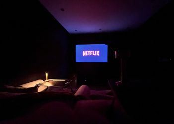 شقة بغرفتين نوم وصالة سينما