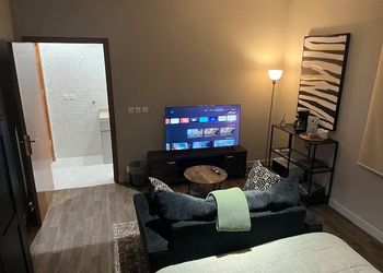 استديو هادئ بدخول ذاتي 