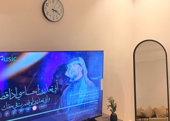 شقة بصالة مريحة ودخول ذاتي 