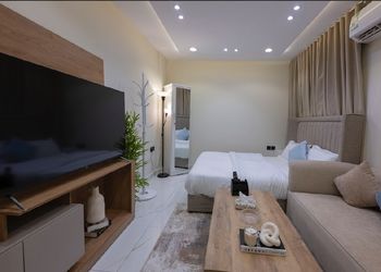 استديو بسرير مريح وتصميم هادئ 