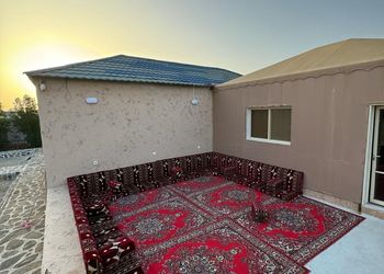 مزرعة بمناظر خلابة وجلسة خارجية 