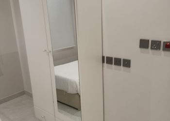 شقة بغرفتين نوم وصالة 