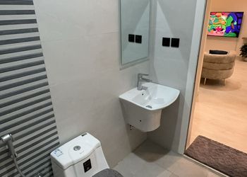 شقة بصالة أنيقة ودخول ذاتي