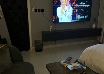 استديو بسرير ماستر وجلسة جانبية