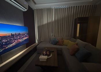 استديو بسرير ماستر وجلسة جانبية 